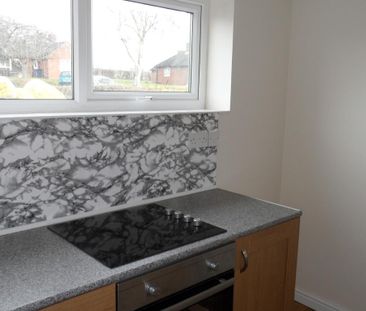 2 bedroom semi-detached house to rent - Photo 3