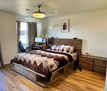 Spacious Family Living in a Convenient Cranbourne North Location - Photo 6