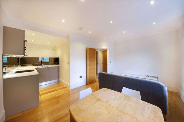 A stylish one bedroom apartment right at the heart of Soho. - Photo 1