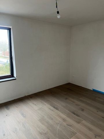 Prachtige energiezuinige nieuwbouwwoning met 3 slk op +/- 4a35ca grond in Genk - Foto 4