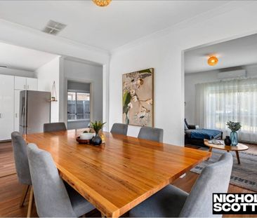 Beautiful Home in suburb location!! - Photo 2