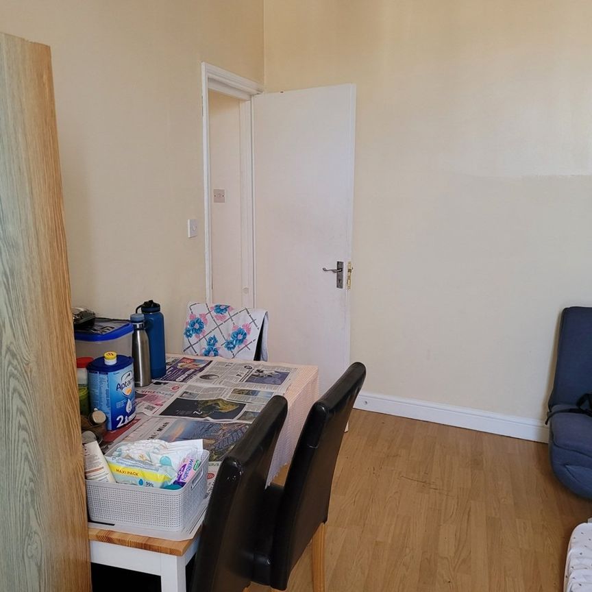 2 Bed Flat, Bowes Road, N13 - Photo 1