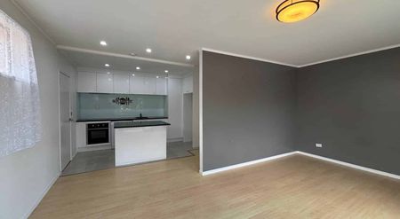 Spacious 4-Bedroom Townhouse in Mt Albert for Rent - Photo 2