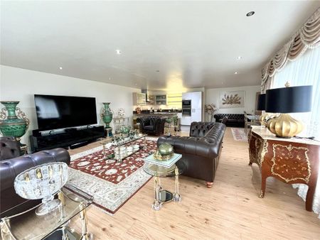 3 bedroom apartment to rent - Photo 4