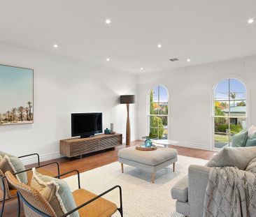 5 Gordon Crescent, Black Rock VIC 3193 - House For Rent | Domain - Photo 2