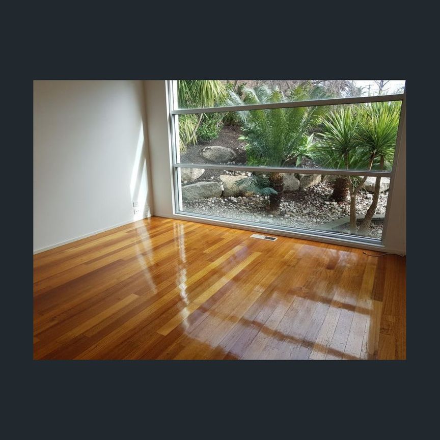 A CUT ABOVE THE REST - BREATHTAKING VIEWS PLUS MAINTAINED POOL & GARDENS - Photo 1