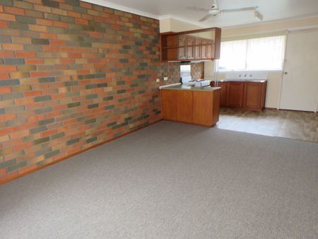 SPOTLESSLY CLEAN TWO BEDROOM UNIT CLOSE TO SHOPS, SCHOOLS AND TRANSPORTATION - Photo 4