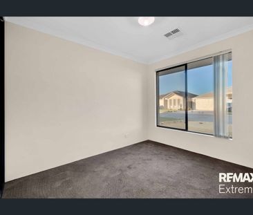 4x2 Family Home in Hilbert - Photo 4