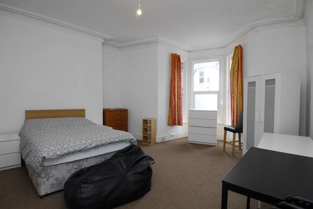 Lisson Grove, Plymouth - Photo 3