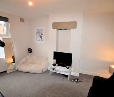 4 bedroom end of terrace house to rent - Photo 5