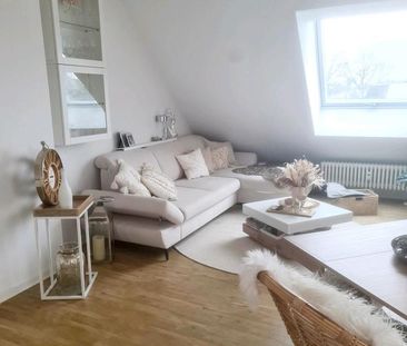 lichtdurchflutete DG-Whng,DU-Bad m.Fenster,französischer Balkon - Photo 1