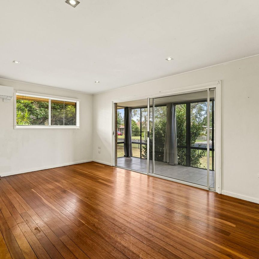 Spacious Family Home with Pool - Photo 1