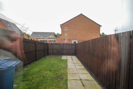 3 bed house to rent in St Aloysius View, Hebburn, NE31 - Photo 2