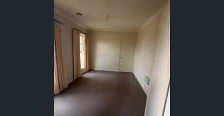 11 Oakbank Drive, Mount Helen for lease - Photo 5