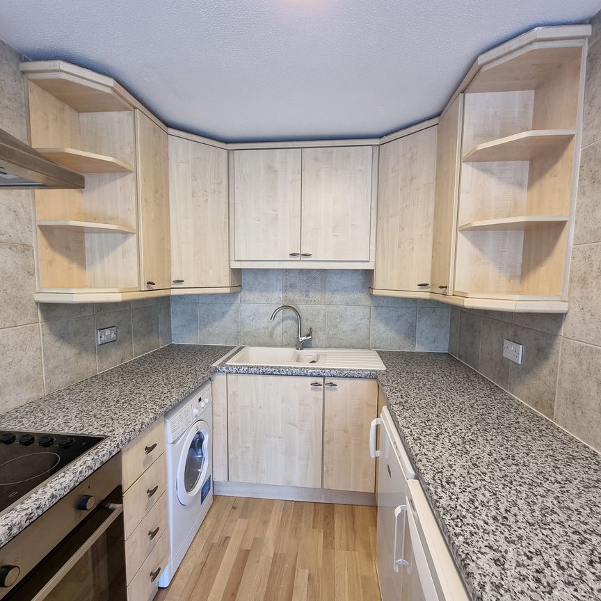 Addiscombe Road - Photo 1