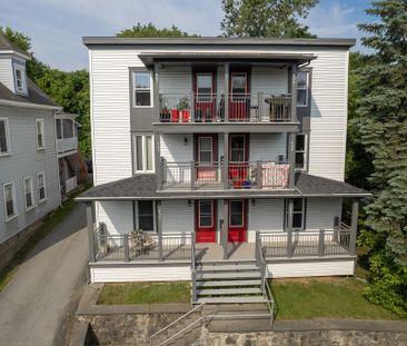 Grand 3 ½ Rénové à Louer Rue Laurier - Photo 2