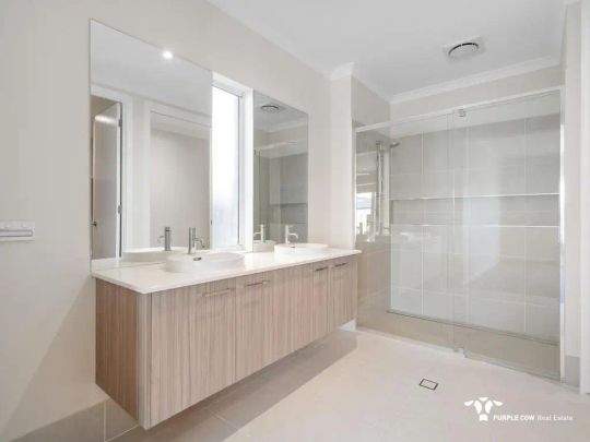 “✨ BRAND NEW METRICON MASTERPIECE – WHITE ROCK'S FINEST ✨” - Photo 1