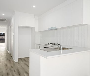 Beautiful, Neat & Tidy Home! - Photo 2