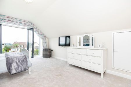 4 bedroom detached house to rent - Photo 3