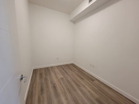 Luxury 2 Bedroom + Den Condo with U/G Parking near Downtown - Photo 4