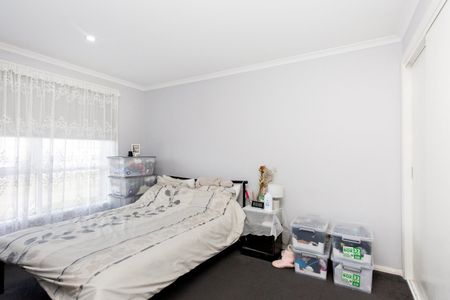 NEAT 1 BEDROOM UNIT IN QUIET COMPLEX - Photo 2