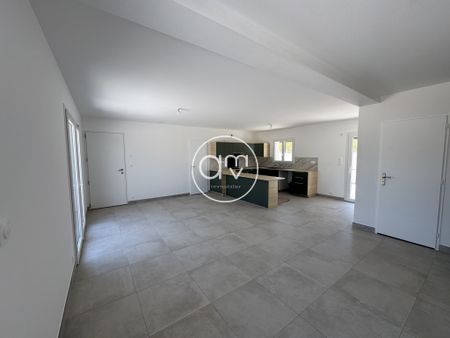 Location Maison 5 pièces 101m² LA CRAU 83260 - Photo 2