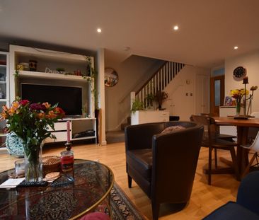 3 Bed Semi-Detached House, Searles Close, SW11 - Photo 2