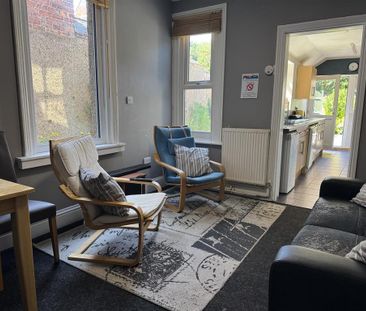 1 bedroom in a house share to rent - Photo 2