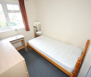 3 bedroom end of terrace house to rent - Photo 3