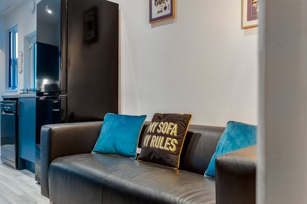 👀🤩 Boutique Luxury STUDIO & Double Ensuite L9 Rm6 Studio top floor w/ Kitchenette - Photo 1
