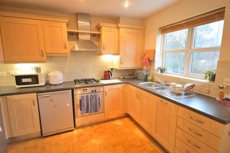 4 Bedroom Terraced To Let - Photo 2