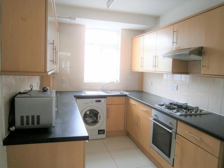 4 bedroom semi-detached house to rent - Photo 5