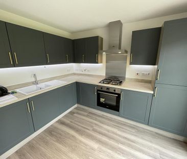 3 bedroom semi-detached house to rent - Photo 6