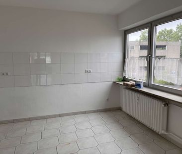 Mit Balkon - 100 m² - 3-Zimmer Wohnung in zentraler Wohnlage. - Photo 1