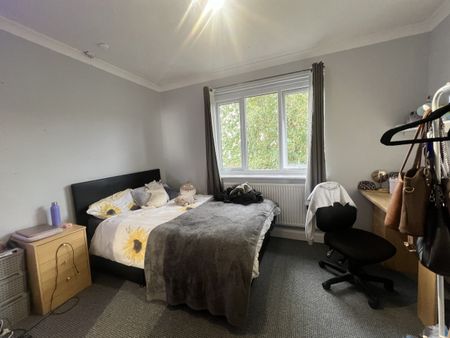 Becketts Park Crescent - Photo 5