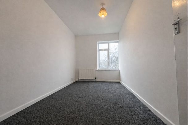 3 Bedroom Flat To Let - HP11 - Photo 1
