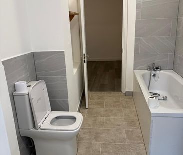 Room in a Shared House, Valnay Street, SW17 - Photo 6