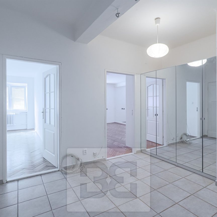 Pronájem bytu 2+1 75 m², Jeseniova 833, Praha - Фото 1