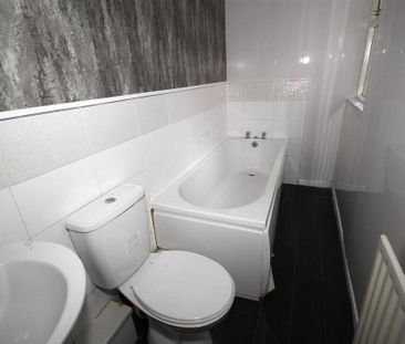 3 bedroom terraced house to rent - Photo 4