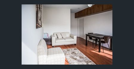 Bright One-Bedroom Apartment in the Heart of Leichhardt - Photo 2