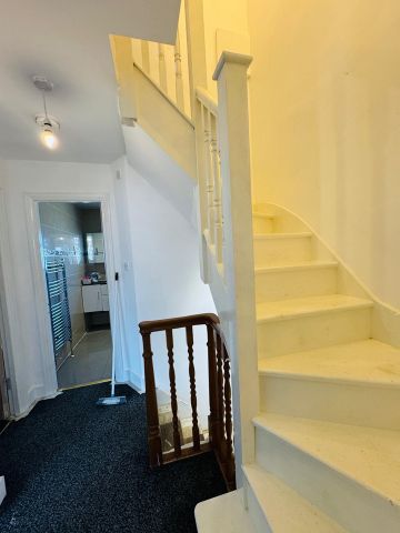 4 Bed Semi-Detached House, Rannock Avenue, NW9 - Photo 2