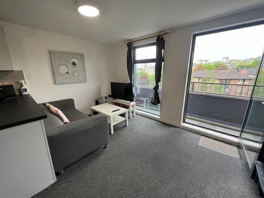 1 bedroom in a flat share to rent - Photo 1