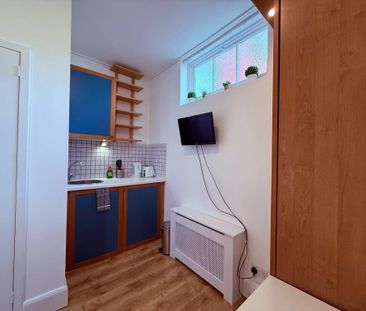 Flat 208 Fulham Palace Road, Fulham W6 9HH - Photo 3