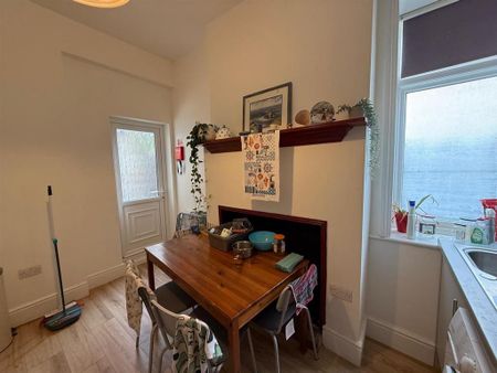 House share to rent - Photo 3