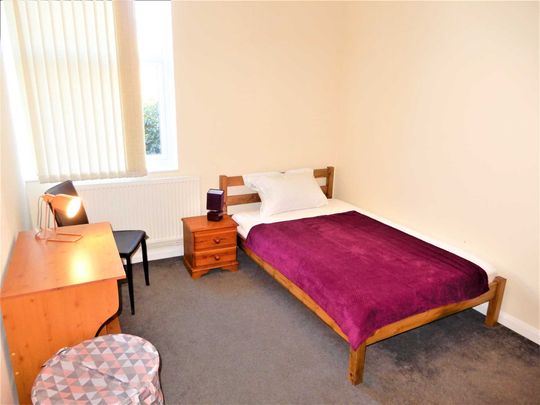 Ulcombe Gardens, Canterbury - Photo 1