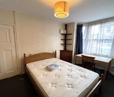 4 bedroom terraced house to rent - Photo 4