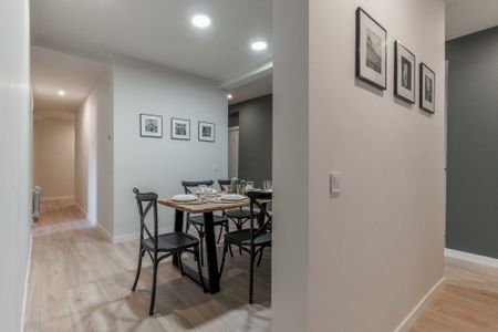 Bright room with balcony on Bailén Street - Photo 4