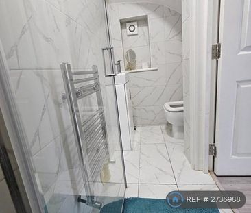 4 bedroom detached house to rent - Photo 4