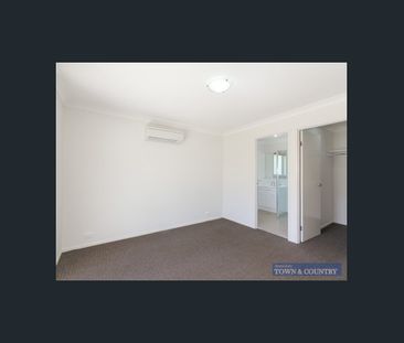 LUXURIOUS LIVING IN PERFECT LOCATION - Photo 2