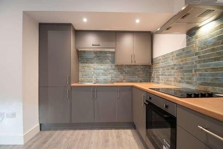 Harrogate Road, Leeds, LS7 - Photo 3